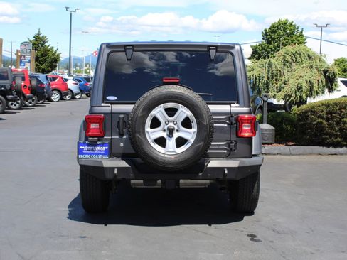 Used 2018 Jeep Wrangler Sport AWD/4WD image 5
