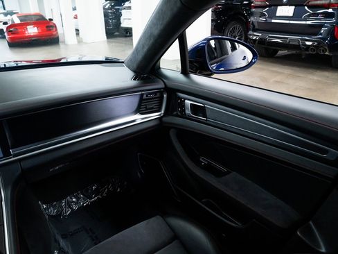 Used 2021 Porsche Panamera GTS image 11