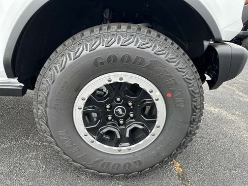 New 2025 Ford Bronco Badlands image 12