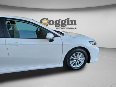 Used 2025 Toyota Camry LE image 31