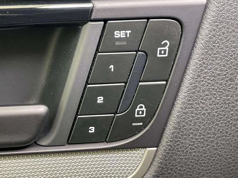 Certified 2025 Porsche Cayenne AWD/4WD image 34