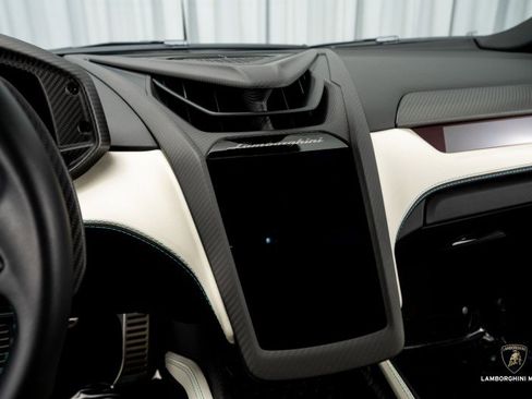 Used 2025 Lamborghini Revuelto image 46
