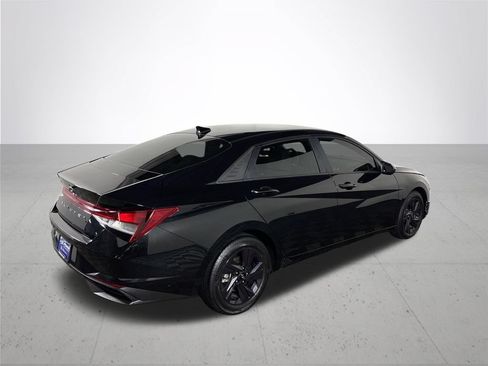 Used 2022 Hyundai Elantra SEL w/ Convenience Package FWD image 6