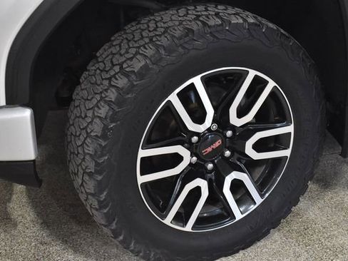 Used 2022 GMC Sierra 1500 AT4 w/ AT4 Premium Package image 12