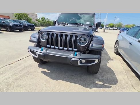 Used 2022 Jeep Wrangler Unlimited Sahara w/ Cold Weather Group AWD/4WD image 46