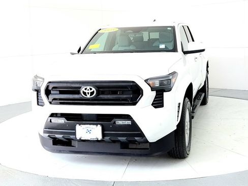 Used 2025 Toyota Tacoma SR5 AWD/4WD image 2