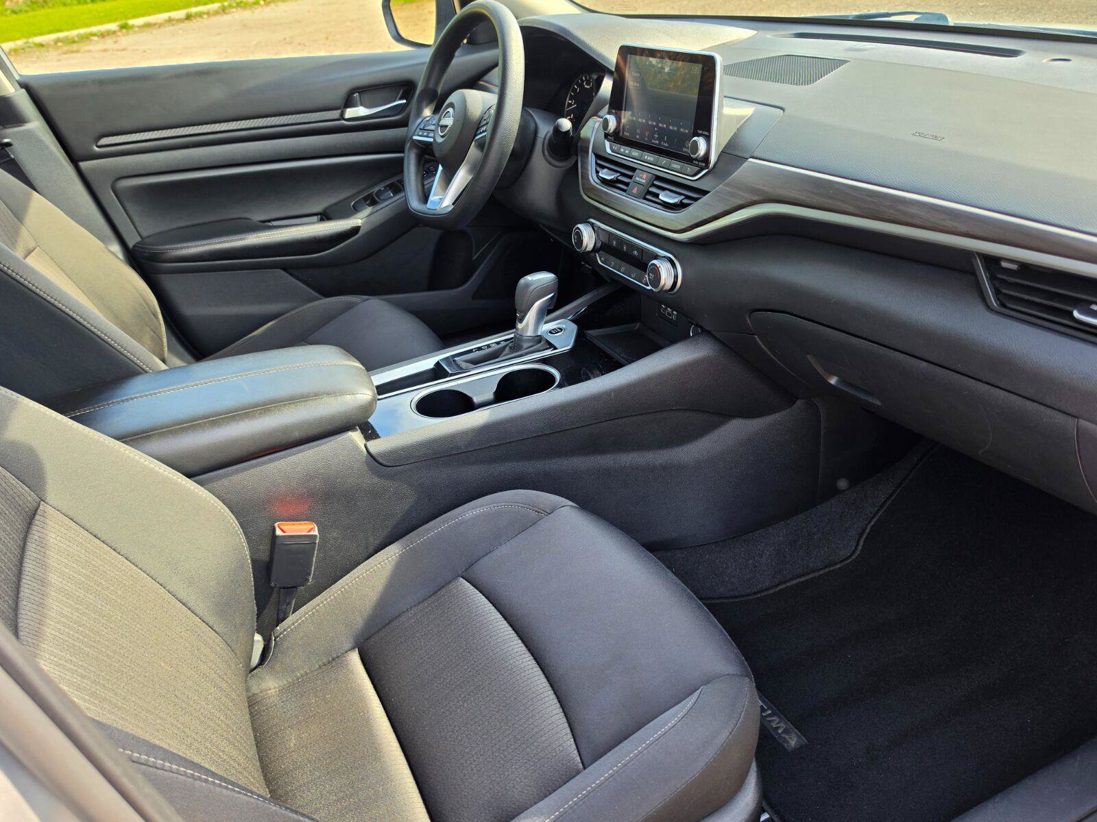 Used 2024 Nissan Altima 2.5 SV FWD image 10