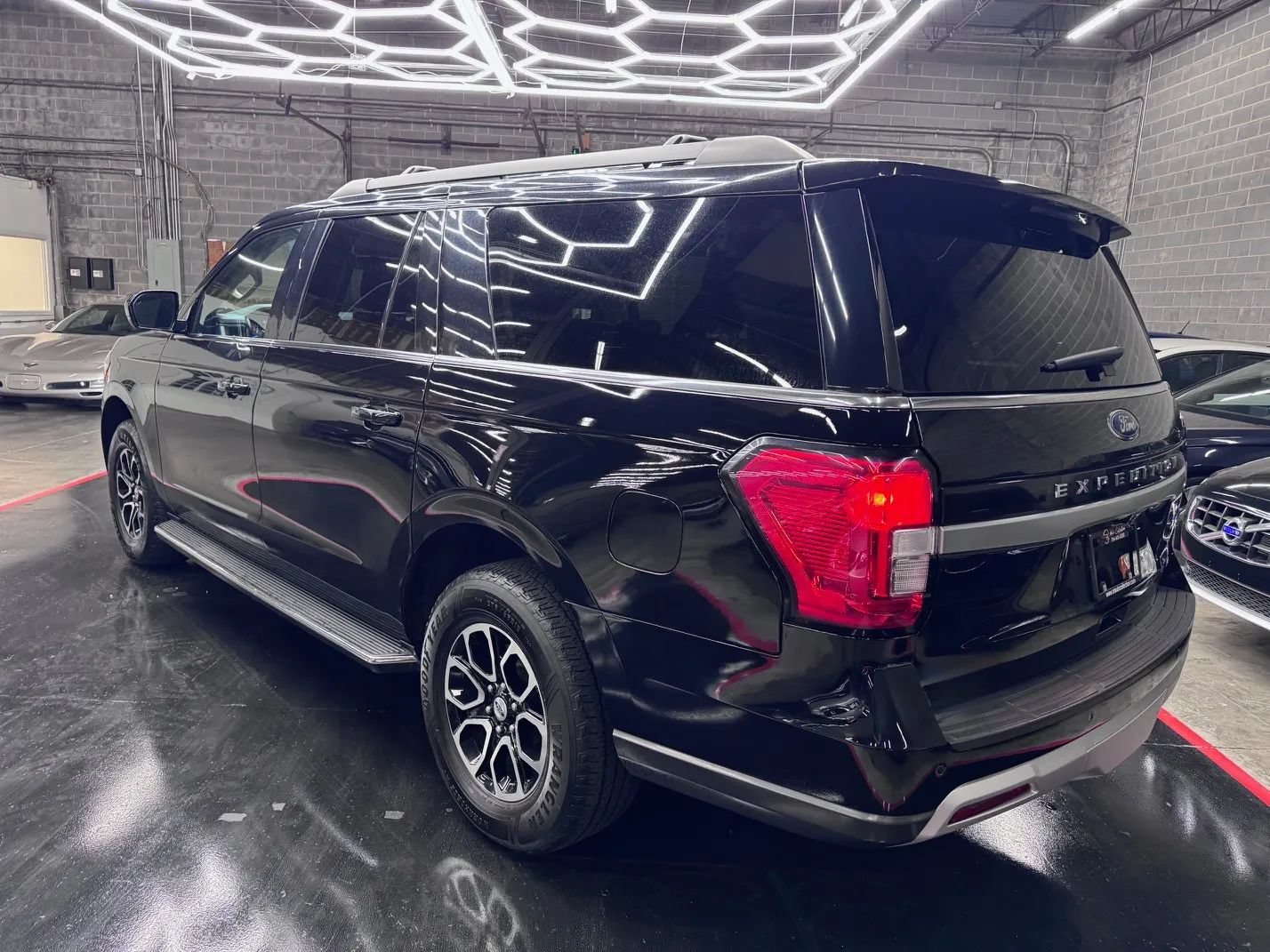 Used 2023 Ford Expedition Max XLT AWD/4WD image 5