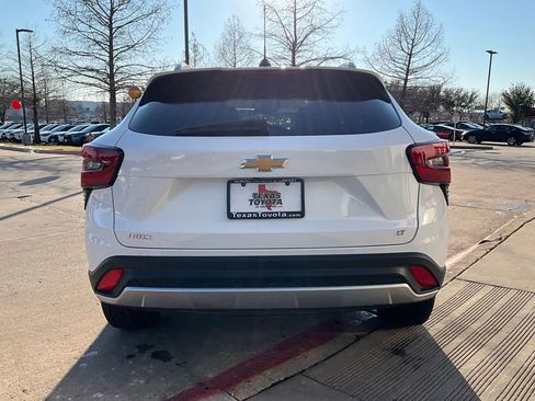 Used 2025 Chevrolet Trax LT image 7