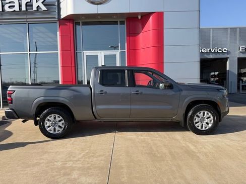 Used 2022 Nissan Frontier SV w/ Technology Package image 3