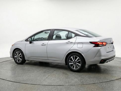 Used 2025 Nissan Versa SV image 6