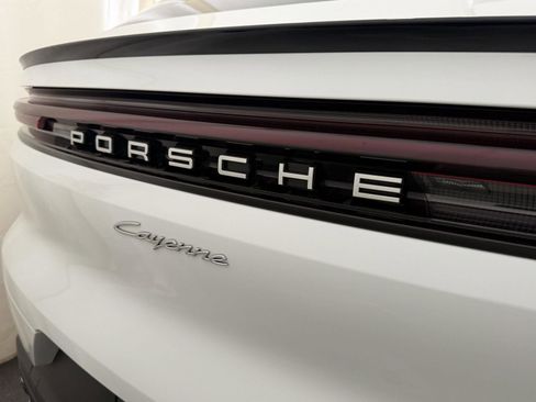 Certified 2025 Porsche Cayenne Coupe image 25