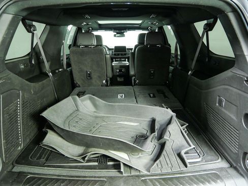 Used 2023 GMC Yukon XL SLT AWD/4WD image 35