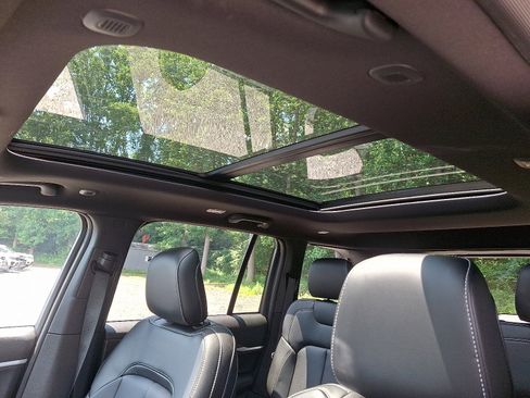 New 2025 Jeep Grand Cherokee Limited image 9