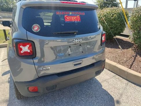 Used 2020 Jeep Renegade Sport w/ Sport Appearance Group AWD/4WD image 12