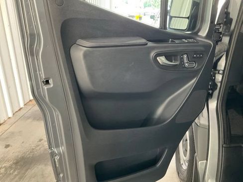 Used 2024 Mercedes-Benz Sprinter 2500 image 4
