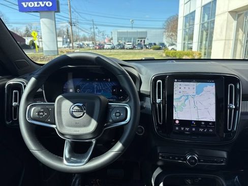 Used 2025 Volvo XC40 B5 Plus AWD/4WD image 21