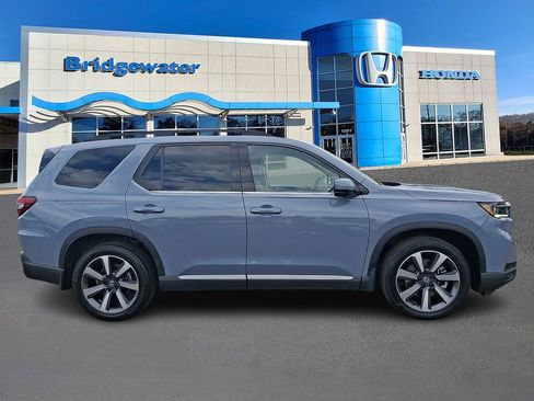 Used 2025 Honda Pilot Elite image 7