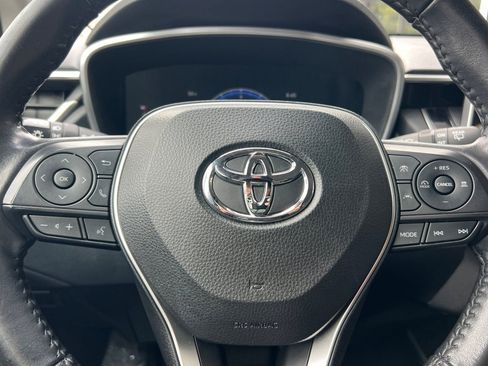 Certified 2023 Toyota Corolla Cross XLE image 28