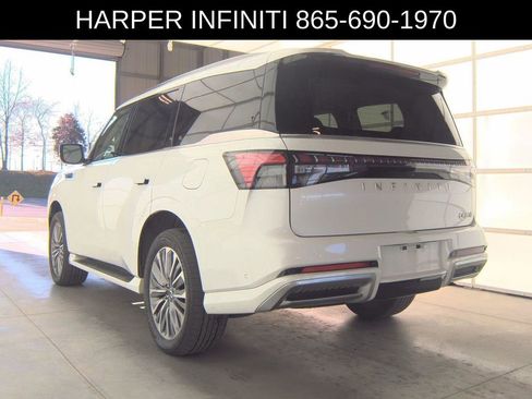 Used 2025 INFINITI QX80 Sensory image 2
