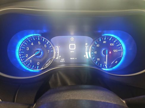 Used 2022 Chrysler Pacifica Touring-L FWD image 29