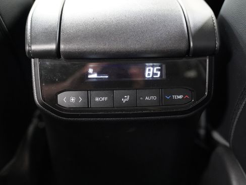 Used 2022 Toyota Highlander Limited AWD/4WD image 6