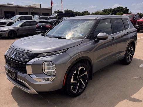 Used 2023 Mitsubishi Outlander SE FWD image 3