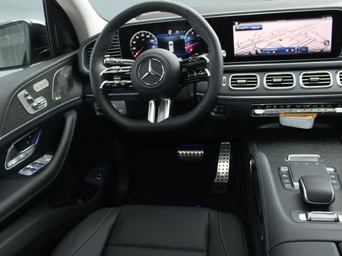 Used 2026 Mercedes-Benz GLS 450 4MATIC image 33