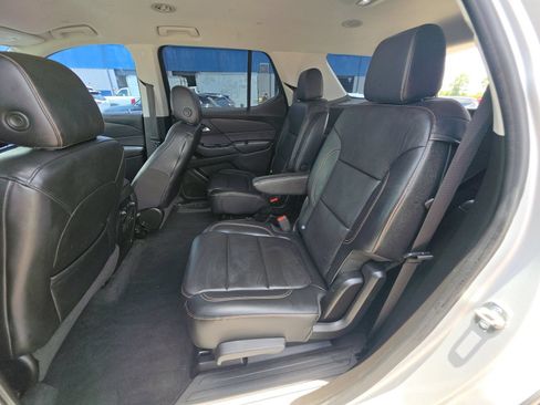 Used 2019 Chevrolet Traverse LT w/ LT Premium Package FWD image 4