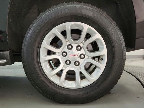 Used 2017 GMC Yukon SLT AWD/4WD image 38