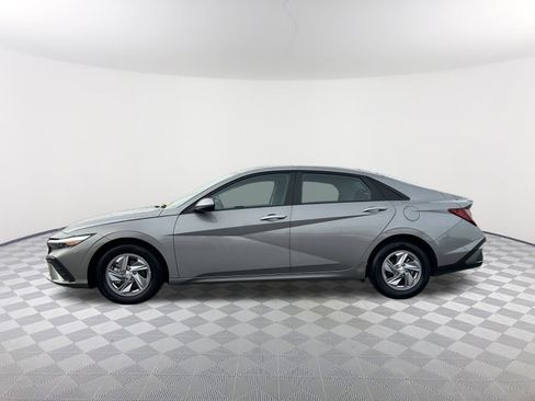 Used 2024 Hyundai Elantra SE image 11
