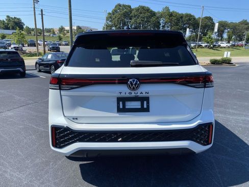 Certified 2026 Volkswagen Tiguan SE R-Line FWD image 6
