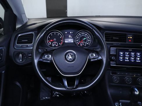 Used 2021 Volkswagen Golf 4-Door image 17