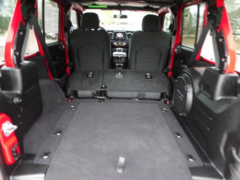 Used 2020 Jeep Wrangler Unlimited Willys Wheeler AWD/4WD image 35
