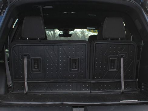 Used 2023 Chevrolet Traverse LT image 12