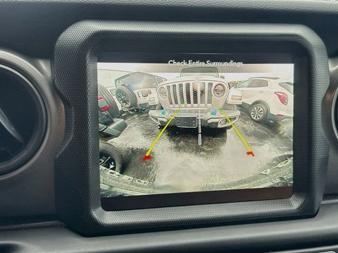Used 2023 Jeep Wrangler Unlimited w/ Sun & Screen Package AWD/4WD image 15