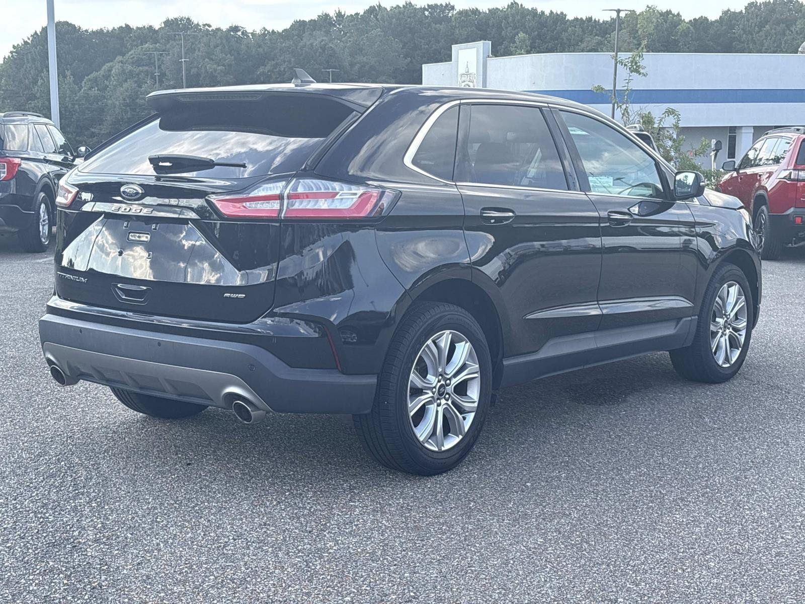 Used 2024 Ford Edge Titanium AWD/4WD image 5