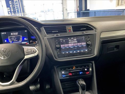 Used 2023 Volkswagen Tiguan SE AWD/4WD image 18