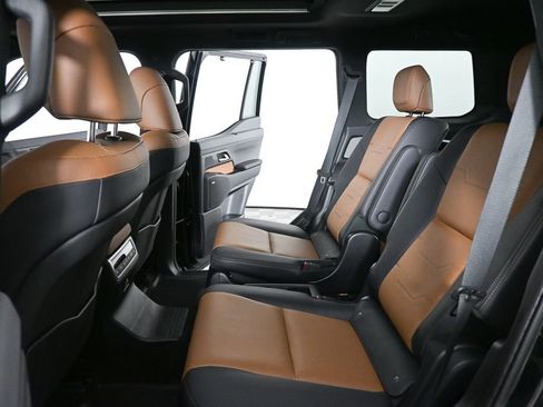 Used 2024 Lexus GX 550 w/ Cold Area Package image 17