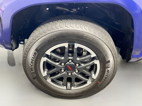 Used 2025 Toyota Tacoma TRD Sport image 13