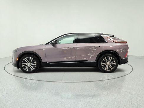 Used 2025 Cadillac Lyriq Luxury AWD/4WD image 8