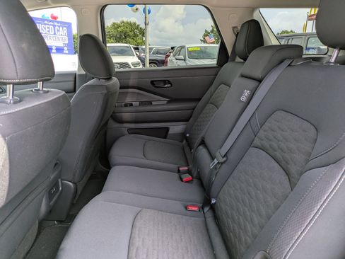 Certified 2024 Nissan Pathfinder SV FWD image 15