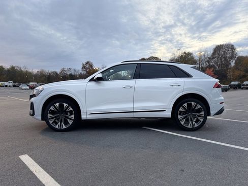 Used 2025 Audi Q8 Premium image 3
