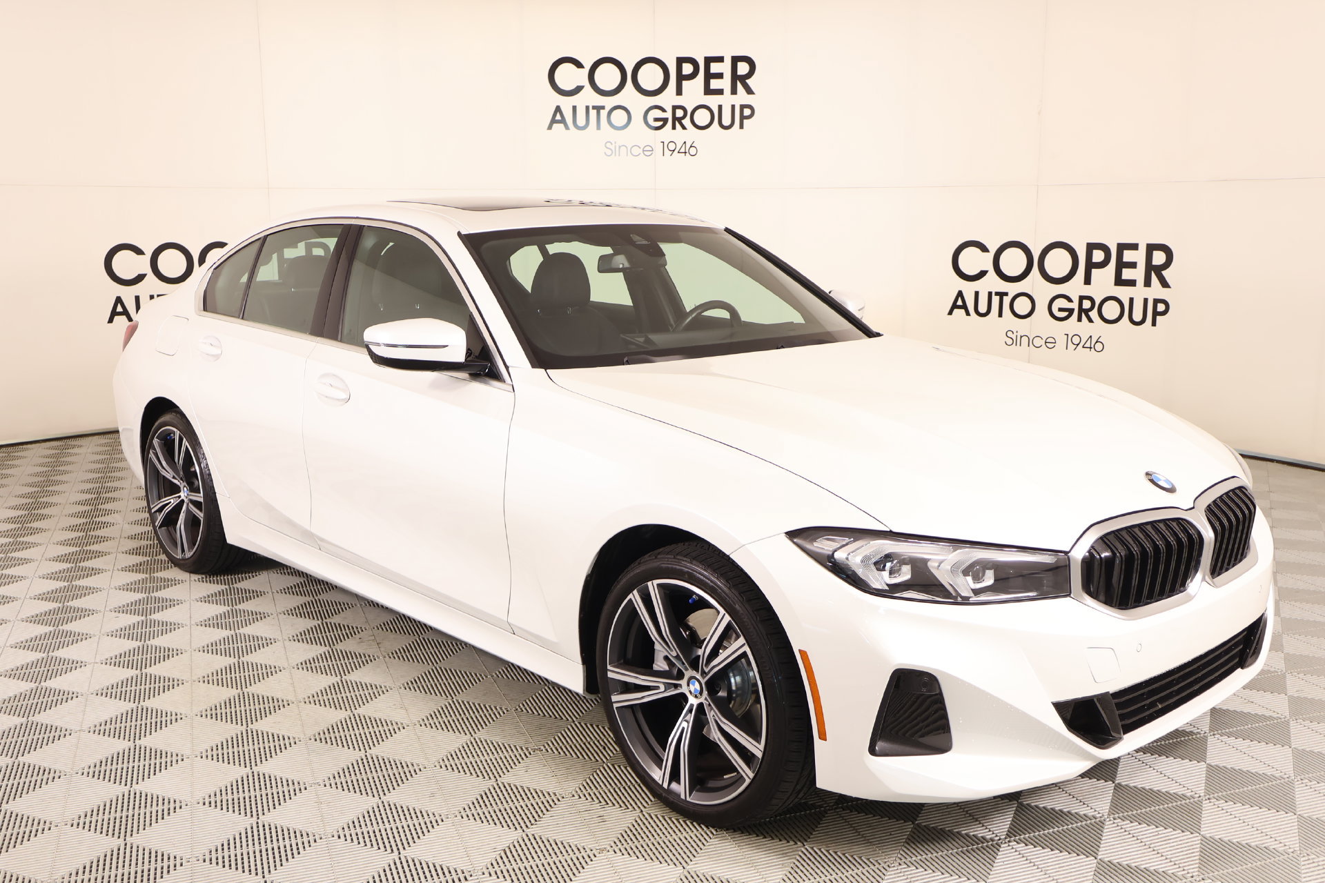 Used 2024 BMW 330i xDrive Sedan w/ Premium Package AWD/4WD image 1