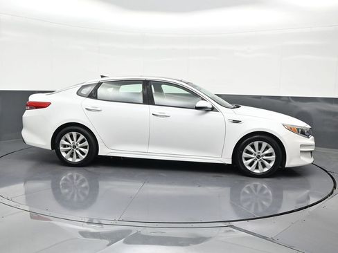 Used 2016 Kia Optima EX w/ Premium Package FWD image 7