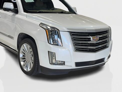 Used 2020 Cadillac Escalade ESV Platinum image 3