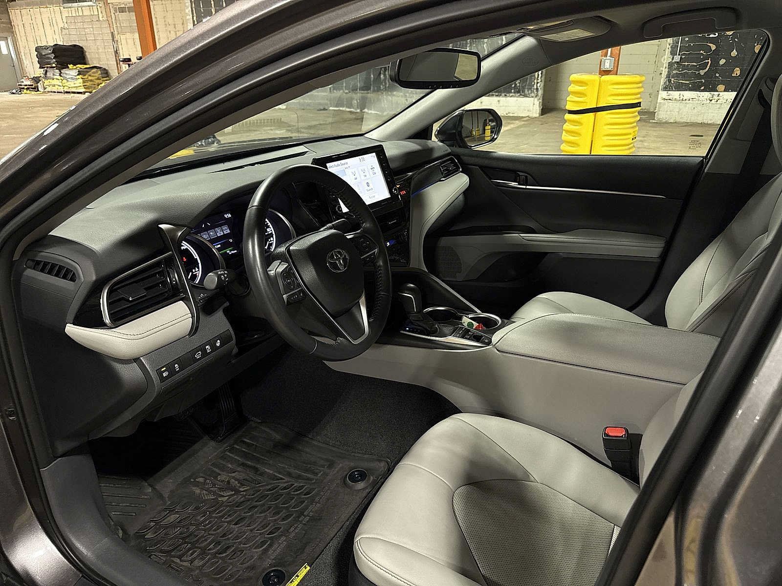 Used 2023 Toyota Camry XLE w/ Cold Weather Package FWD image 28
