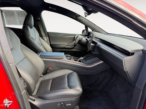 Used 2023 Tesla Model X image 19