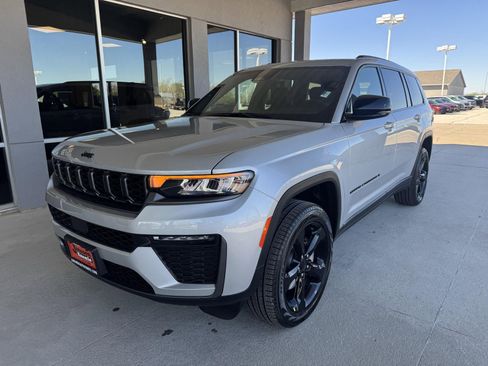New 2026 Jeep Grand Cherokee L Limited AWD/4WD image 2