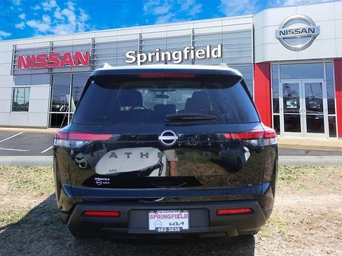 New 2025 Nissan Pathfinder SV image 4